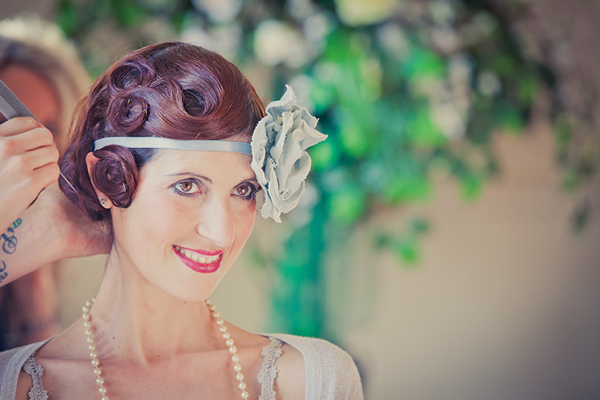 Stunning 20s kiss curls!